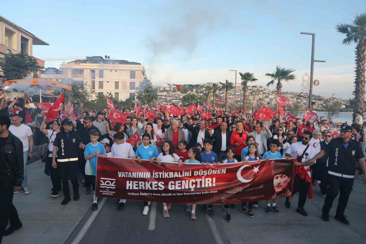 BÜYÜKÇEKMECE BELEDİYESİNİN DÜZENLEDİĞİ PROGRAM İLE 19 MAYIS ATATÜRK’Ü ANMA, GENÇLİK VE SPOR...