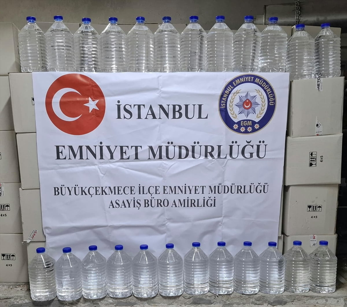 Büyükçekmece'de 2 bin 700 litre kaçak alkolün ele geçirildiği operasyonda 1 şüpheli gözaltına...