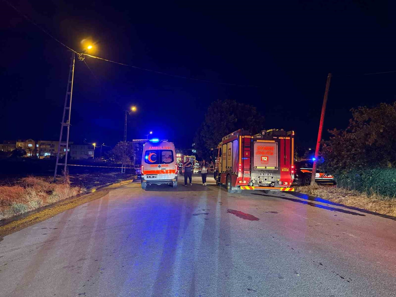 BÜYÜKÇEKMECE'DE PARK HALİNDEKİ TIRDA YANGIN ÇIKTI. OLAYDA YARALANAN OLMAZKEN, TIR KULLANILAMAZ...