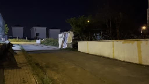 Büyükçekmece’de parkta bıçaklı kavga: 2 yaralı
