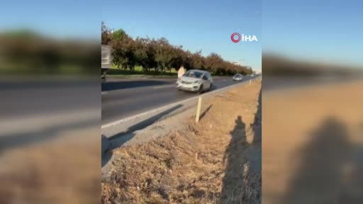 Büyükçekmece’de yola atlayan kadın trafiği birbirine kattı