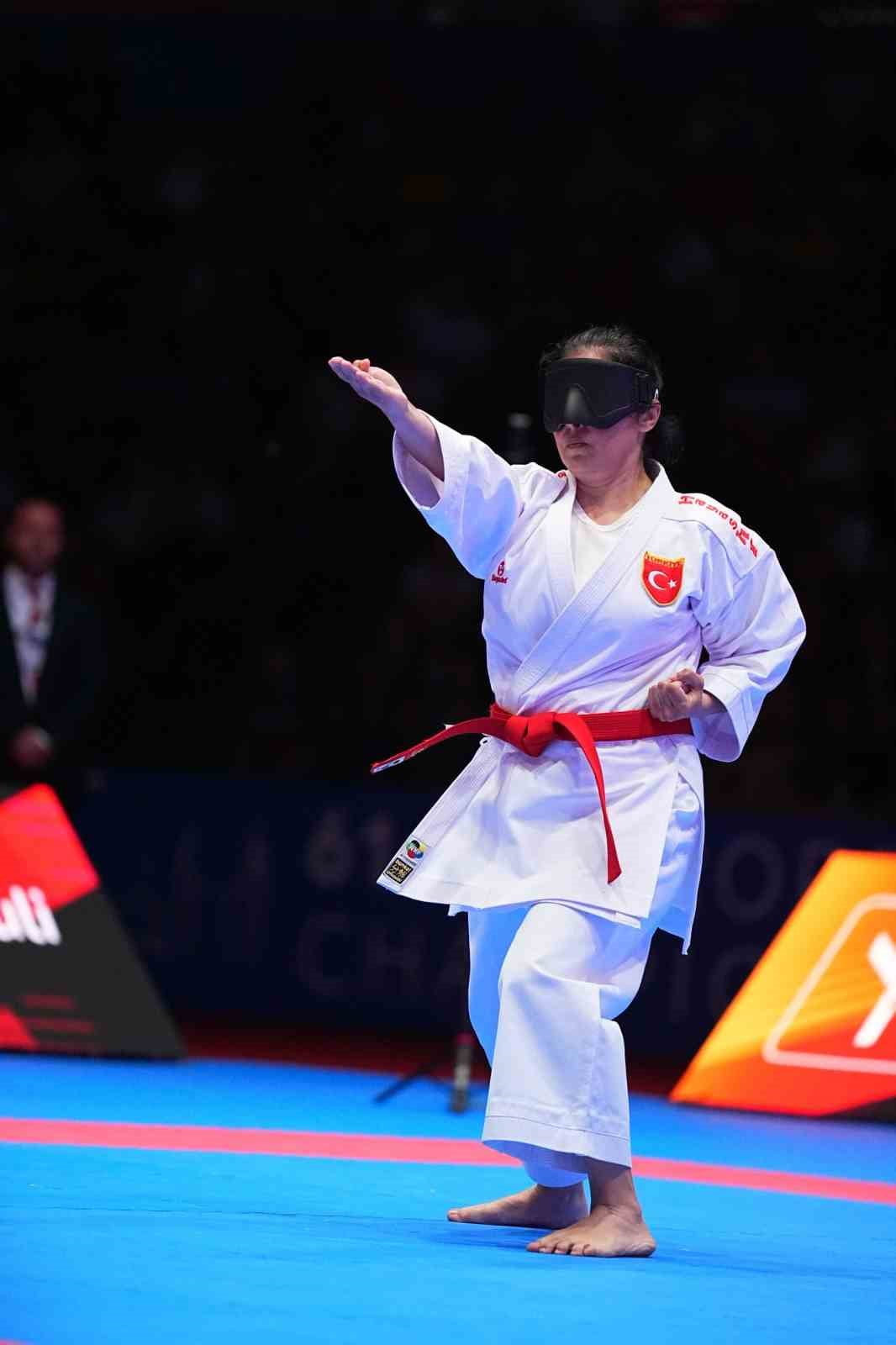 BÜYÜKLER AVRUPA KARATE ŞAMPİYONASI'NDA MİLLİ PARA SPORCU SUNA SARAÇOĞLU, GÜMÜŞ MADALYA...