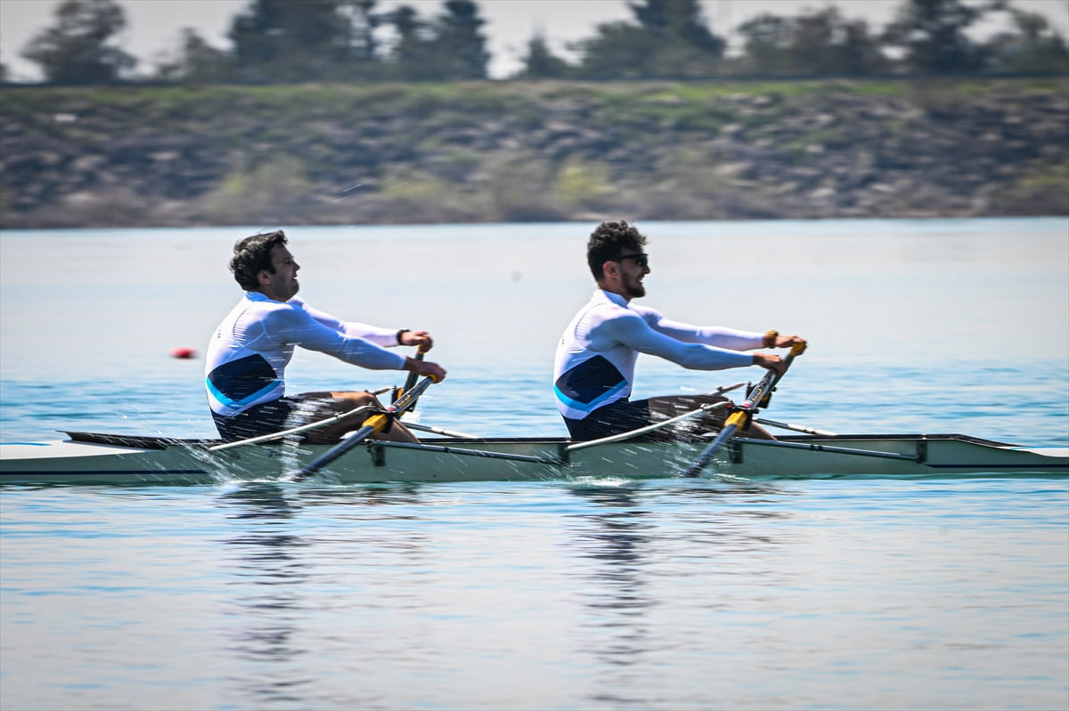 Büyükler Türkiye Kupası Kürek Yarışları, Adana'da start aldı. Seyhan Baraj Gölü kıyısındaki...