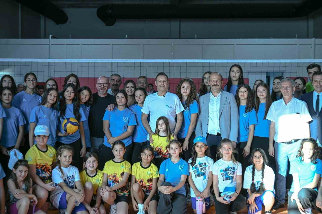 BÜYÜKŞEHİR, ATIL DEPOLARI MODERN SPOR KOMPLEKSİNE DÖNÜŞTÜRDÜ