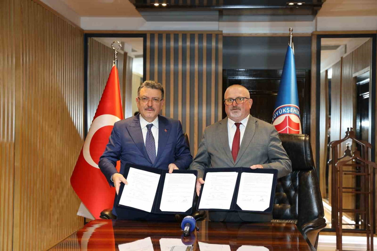 BÜYÜKŞEHİR BELEDİYE BAŞKANI AHMET METİN GENÇ İLE TRABZON İLİ ARI YETİŞTİRİCİLERİ BİRLİĞİ YÖNETİM...