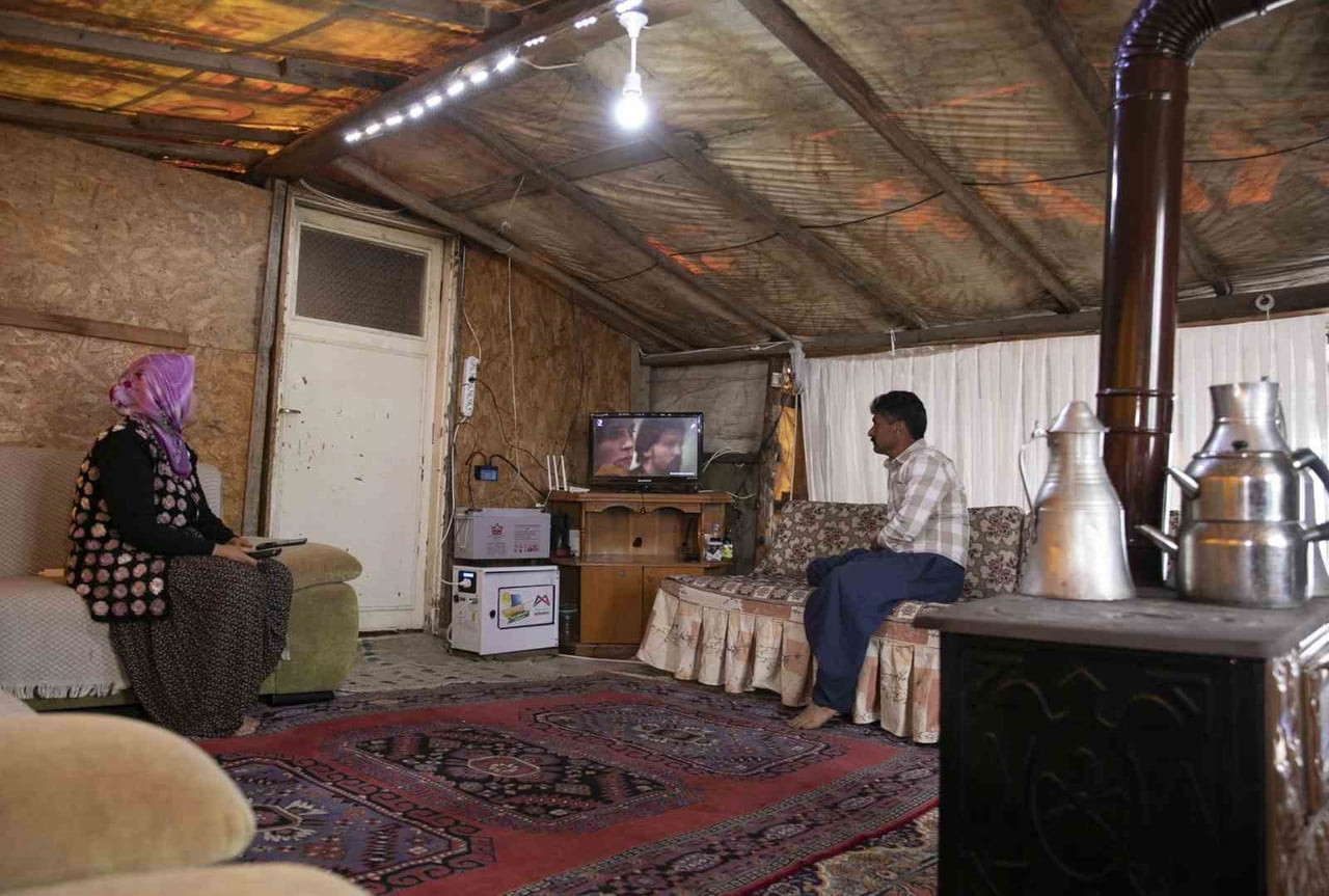 ÇADIR VE AHIRLARINDA KULLANDIKLARI GÜNEŞ PANELLERİ SAYESİNDE ENERJİ İHTİYAÇLARINI KARŞILAYAN AİLE...
