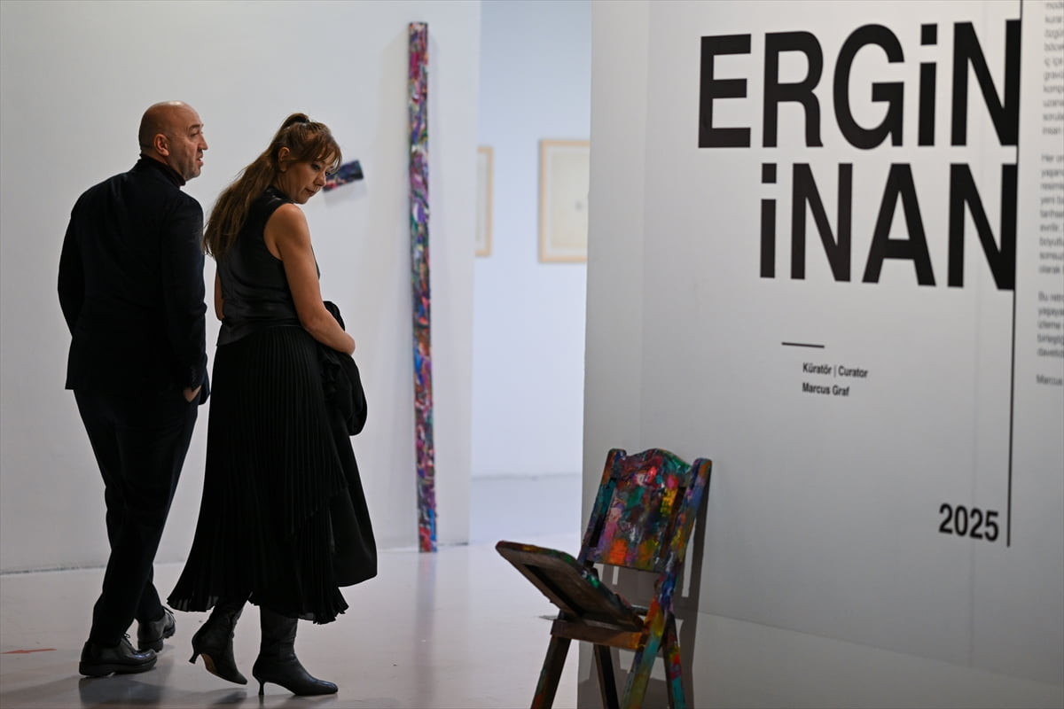 Çağdaş sanatın öncü isimlerinden Ressam Ergin İnan'ın 1964'ten 2025'e uzanan üretimlerini bir...