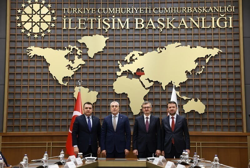 ÇALIŞMA VE SOSYAL GÜVENLİK BAKANI PROF. DR. VEDAT IŞIKHAN İLE CUMHURBAŞKANLIĞI İLETİŞİM BAŞKANI...