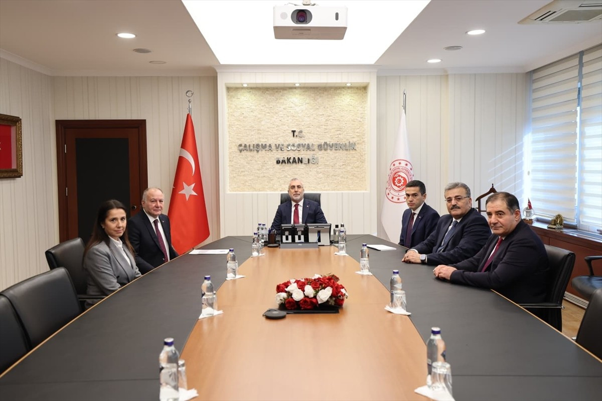 Çalışma ve Sosyal Güvenlik Bakanı Vedat Işıkhan, Asgari Ücret Tespit Komisyonu görüşmeleri...