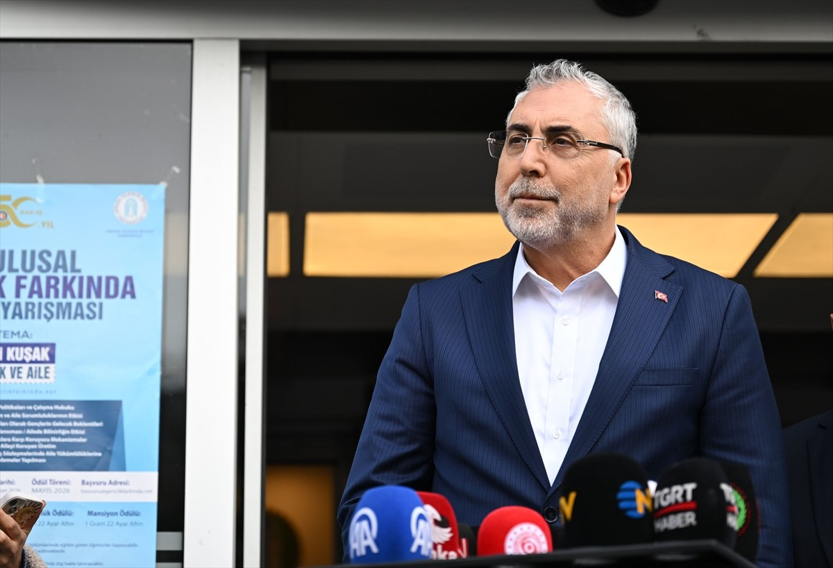 Çalışma ve Sosyal Güvenlik Bakanı Vedat Işıkhan, Asgari Ücret Tespit Komisyonunun 2026'da...