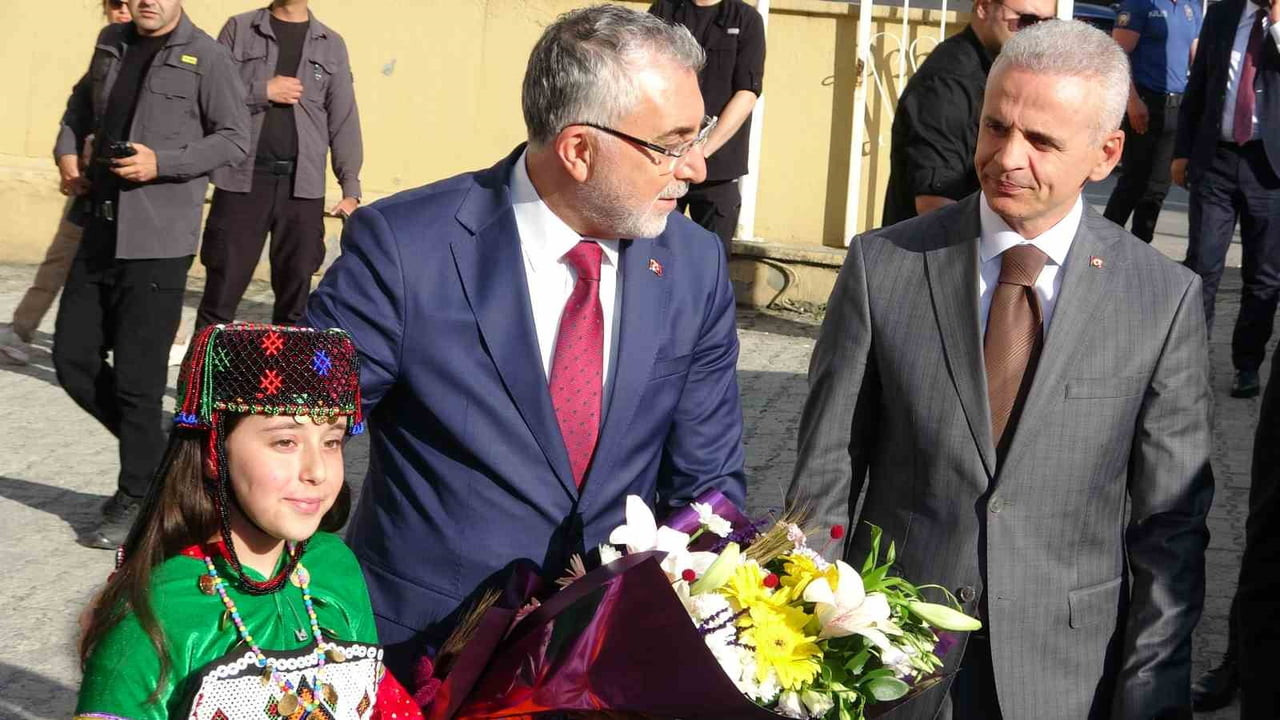 ÇALIŞMA VE SOSYAL GÜVENLİK BAKANI VEDAT IŞIKHAN, BİR DİZİ PROGRAM VE TEMASLARDA BULUNMAK ÜZERE...