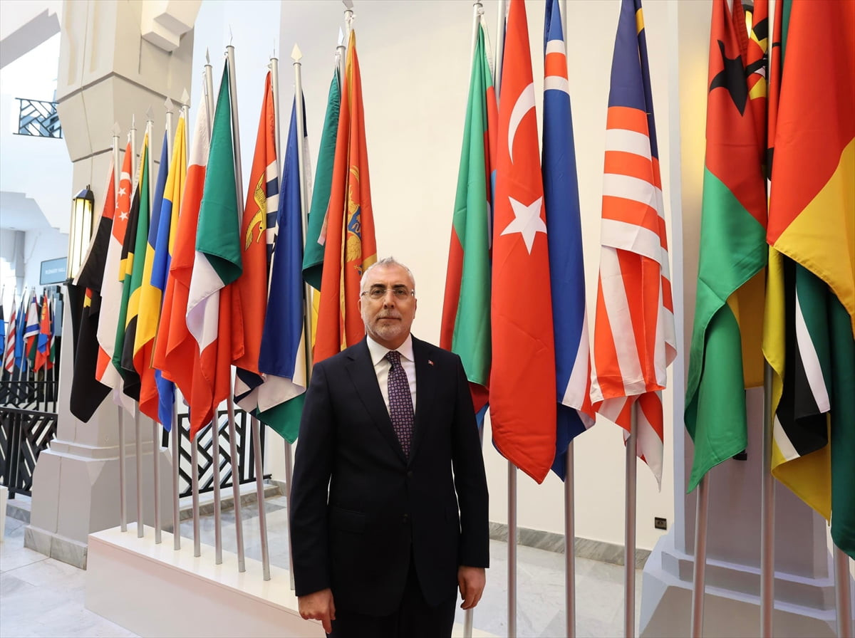 Çalışma ve Sosyal Güvenlik Bakanı Vedat Işıkhan, Fas'ın Marakeş şehrinde düzenlenen Çocuk...