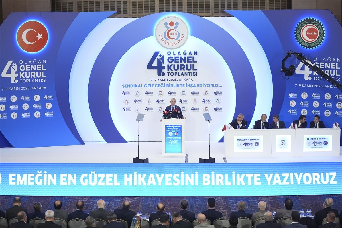 Çalışma ve Sosyal Güvenlik Bakanı Vedat Işıkhan, Kızılcahamam'da bir otelde düzenlenen Öz...