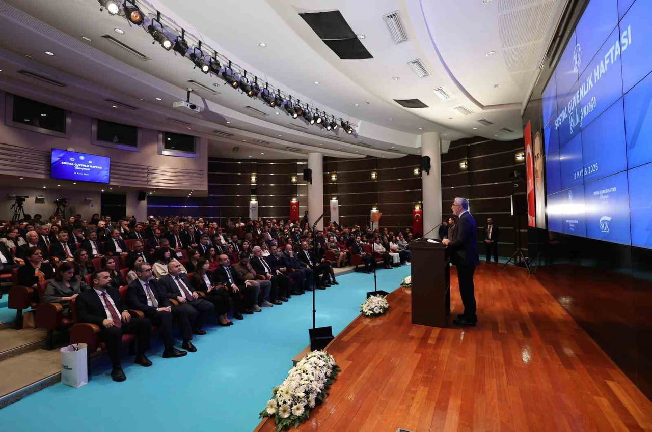 ÇALIŞMA VE SOSYAL GÜVENLİK BAKANI VEDAT IŞIKHAN, "2002 YILINDA SOSYAL GÜVENLİK KAPSAMI YAKLAŞIK...