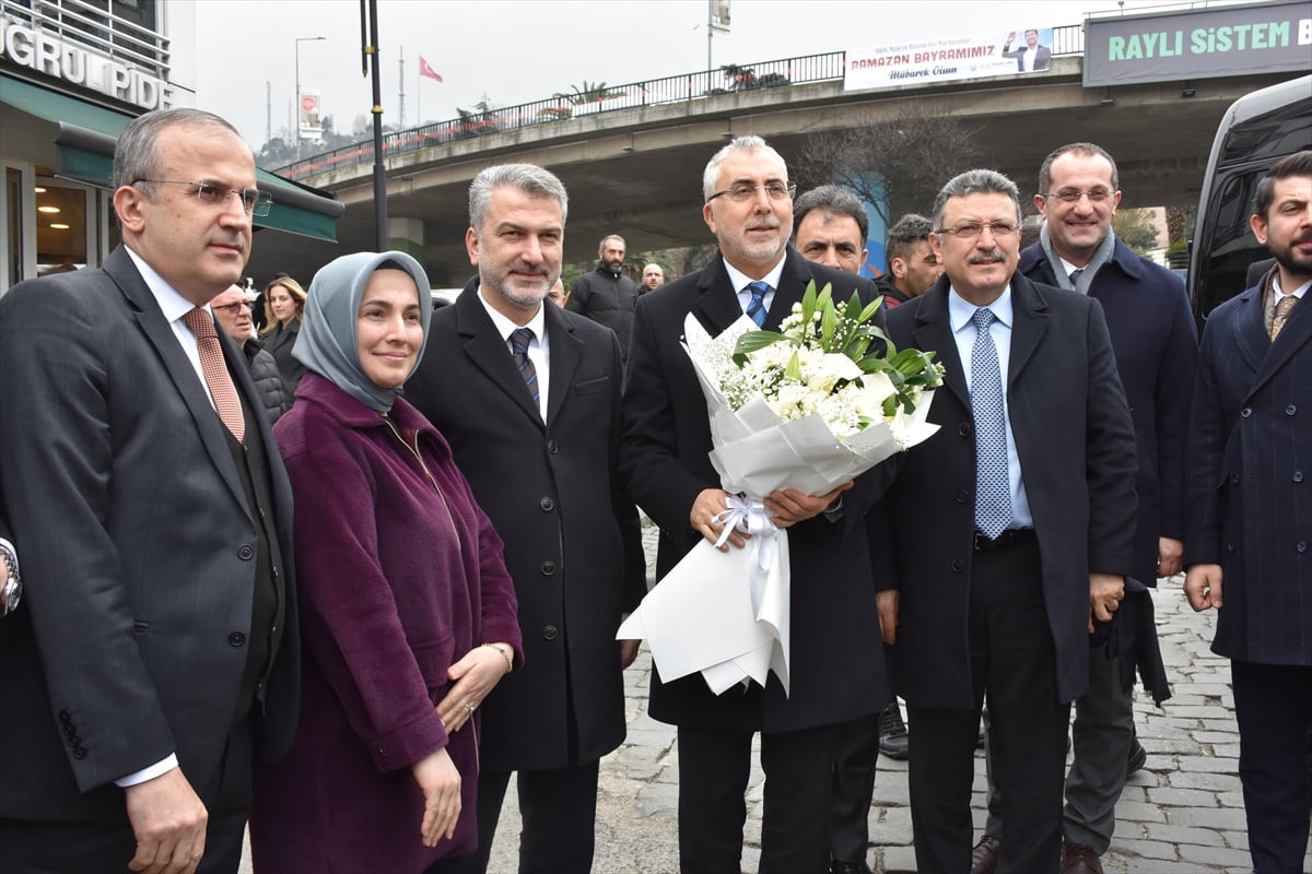 Çalışma ve Sosyal Güvenlik Bakanı Vedat Işıkhan (sol 4), çeşitli programları kapsamında geldiği...