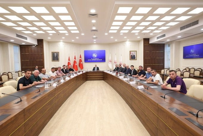 ÇALIŞMA VE SOSYAL GÜVENLİK BAKANI VEDAT IŞIKHAN, TÜRKİYE MADEN İŞÇİLERİ SENDİKASI GENEL BAŞKANI...