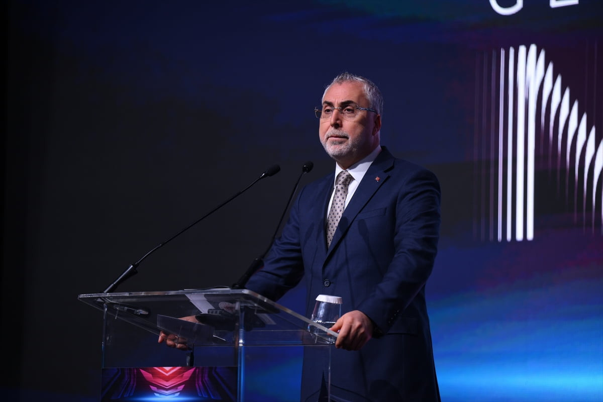 Çalışma ve Sosyal Güvenlik Bakanı Vedat Işıkhan, yapay zeka şirketi Cerebrum Tech'in kuruluşunun...