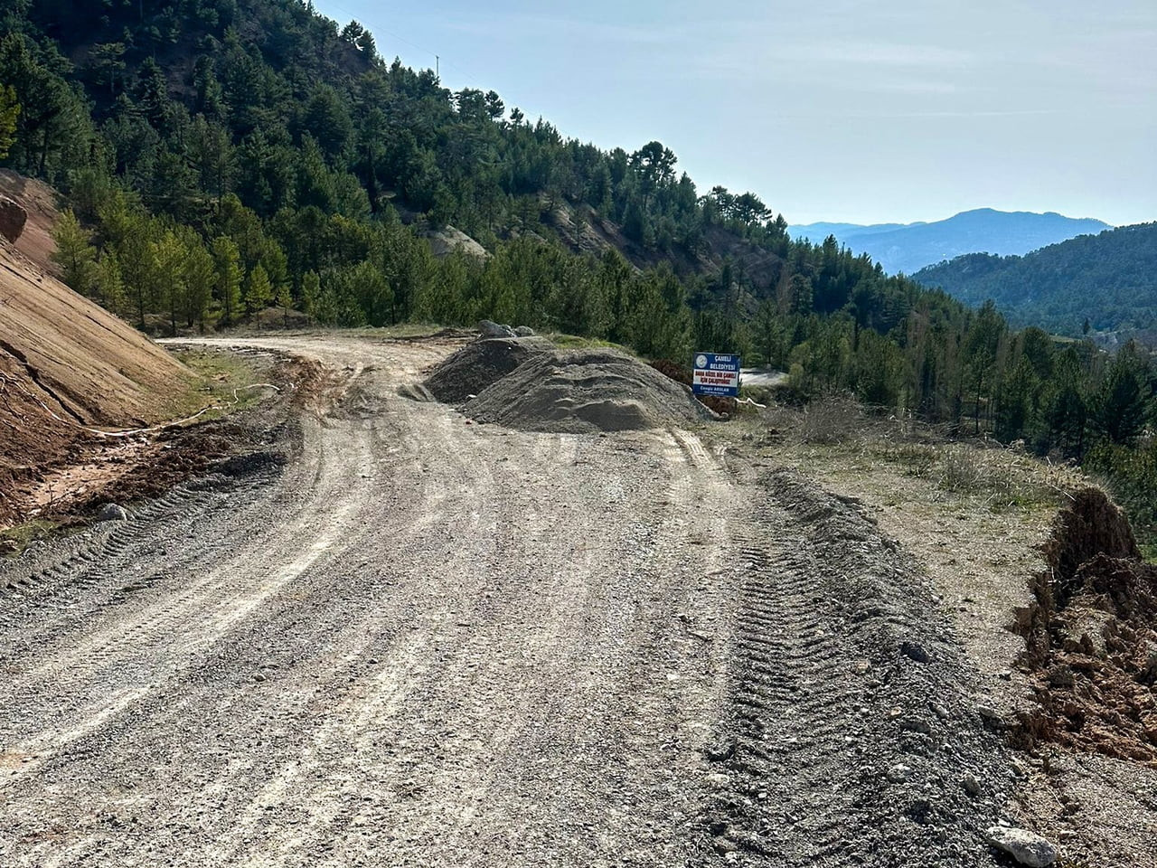 ÇAMELİ BELEDİYESİ, MAHALLELERİNDE ÜST YAPI ÇALIŞMALARINA ARALIKSIZ VE KARARLILIKLA DEVAM EDİYOR....