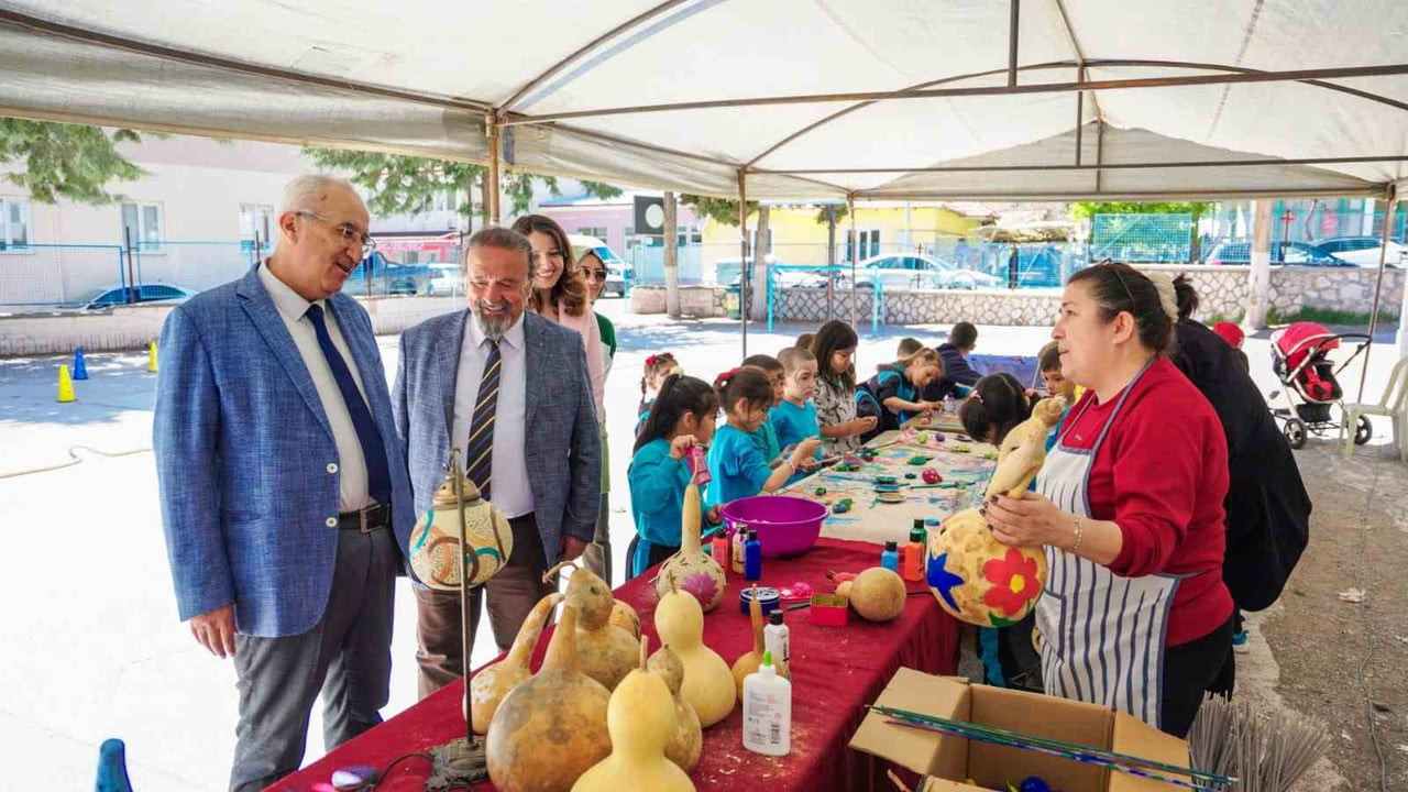 ÇAMELİ’DE İKİ GÜN BOYUNCA SÜREN MASAL FESTİVALİ, ÇOCUKLAR VE AİLELERİN YOĞUN KATILIMIYLA RENKLİ...