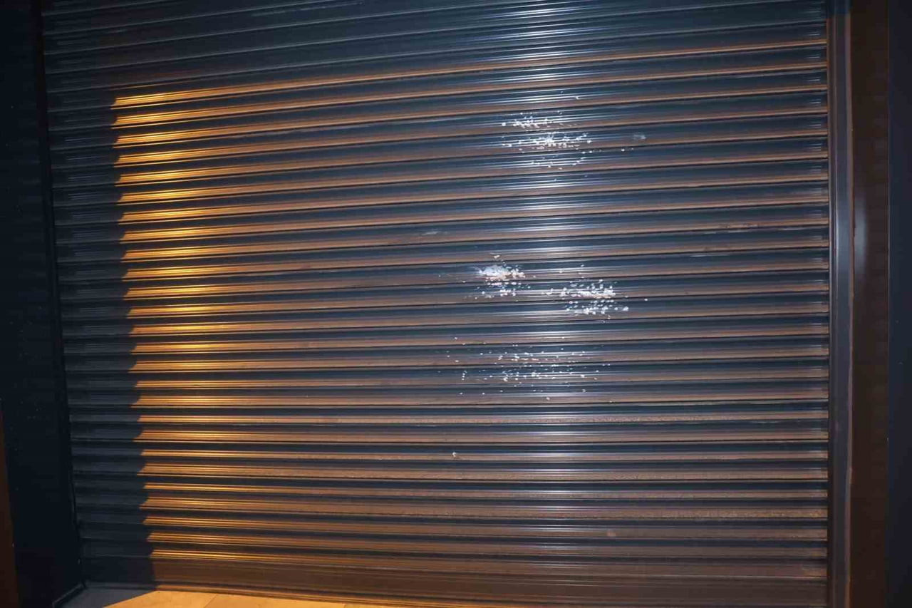 CAMİCEDİT MAHALLESİ GÖRGÜNLER CADDESİ'NDE BİR İŞ YERİNE ATEŞ AÇILDI