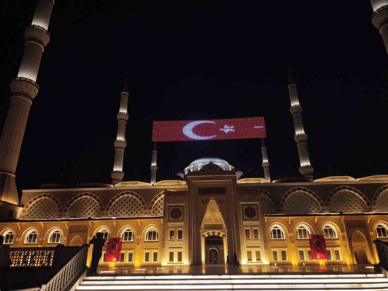 ÇAMLICA CAMİİ’NDE 15 TEMMUZ’UN 10. YILINDA SELA SESLERİ YANKILANDI