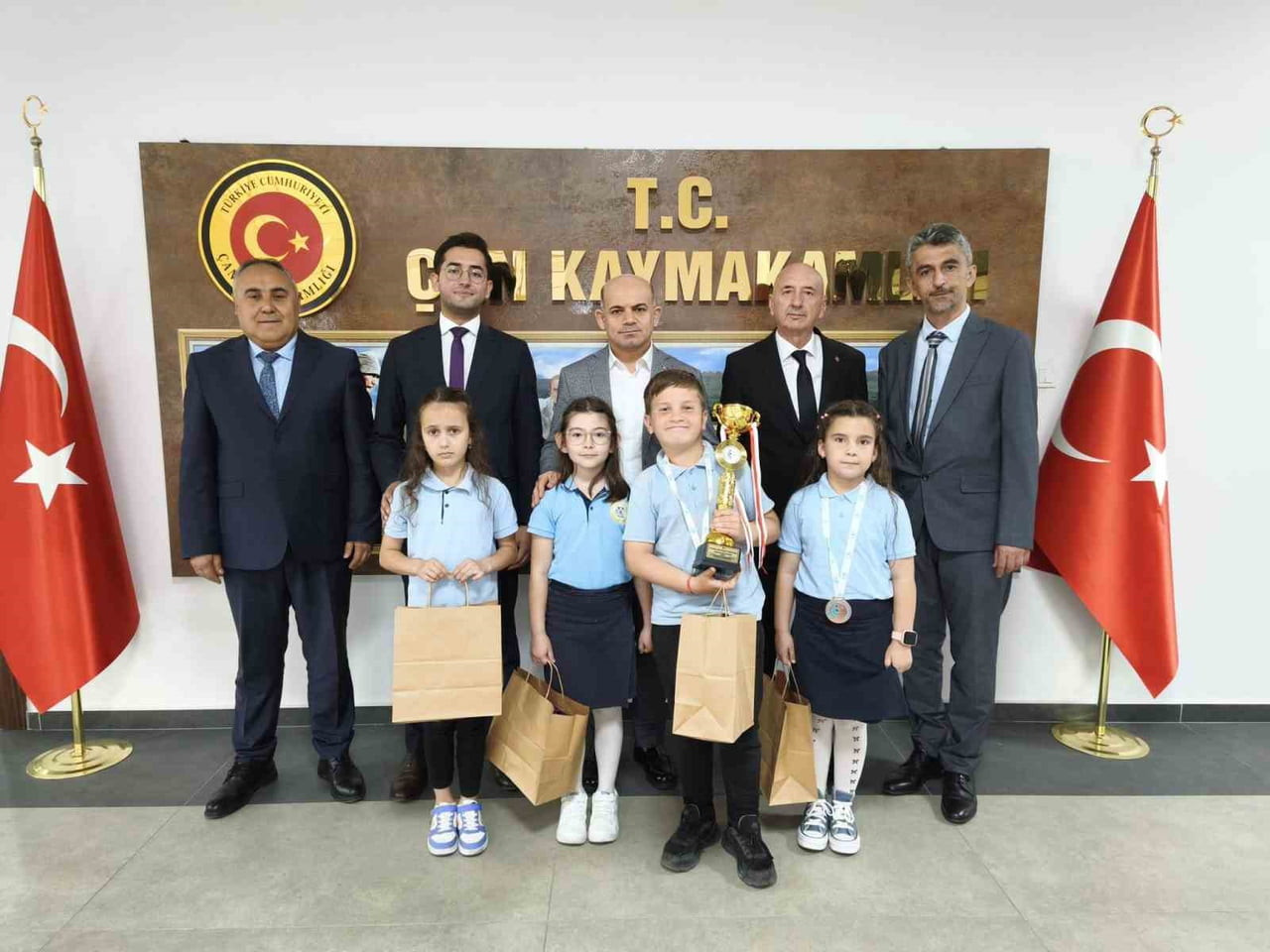 ÇAN CUMHURİYET İLKOKULU ÖĞRENCİLERİ AKIL ZEKA OYUNLARINDA TÜRKİYE FİNALLERİNE KATILDI