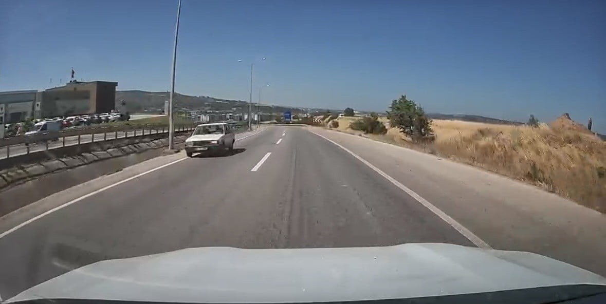 ÇANAKKALE-BURSA KARAYOLUNDA TERS YÖNDE GİDEN BİR OTOMOBİL SÜRÜCÜ YAKALANDI. 3.12 PROMİL ALKOLLÜ...