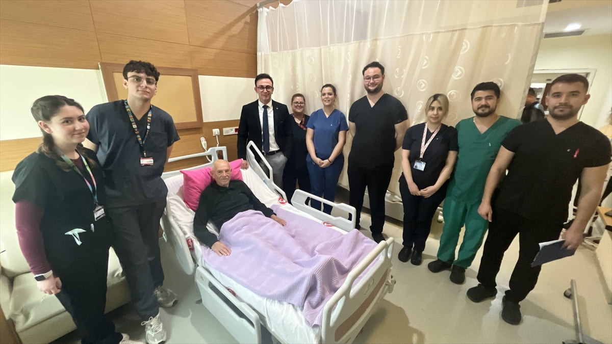 Çanakkale Onsekiz Mart Üniversitesi (ÇOMÜ) Hastanesinde, 81 yaşındaki prostat kanseri hastası...