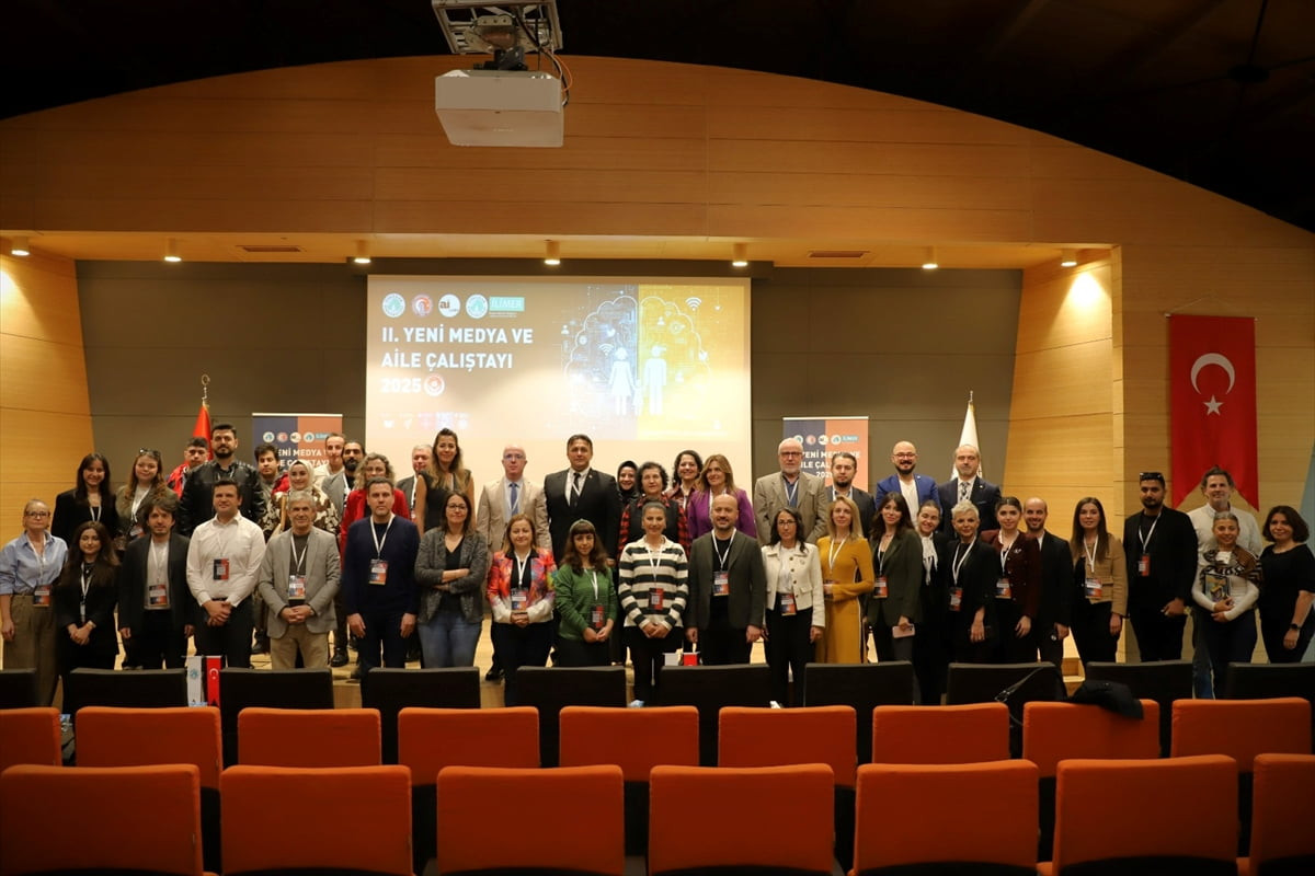 Çanakkale Onsekiz Mart Üniversitesi (ÇOMÜ) ile Üsküdar Üniversitesi işbirliğinde düzenlenen 2....