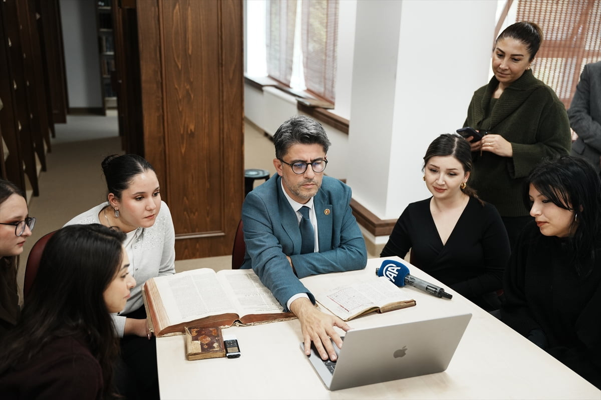 Çanakkale Onsekiz Mart Üniversitesi Rektörü Prof. Dr. Cüneyt Erenoğlu, İletişim Fakültesi...