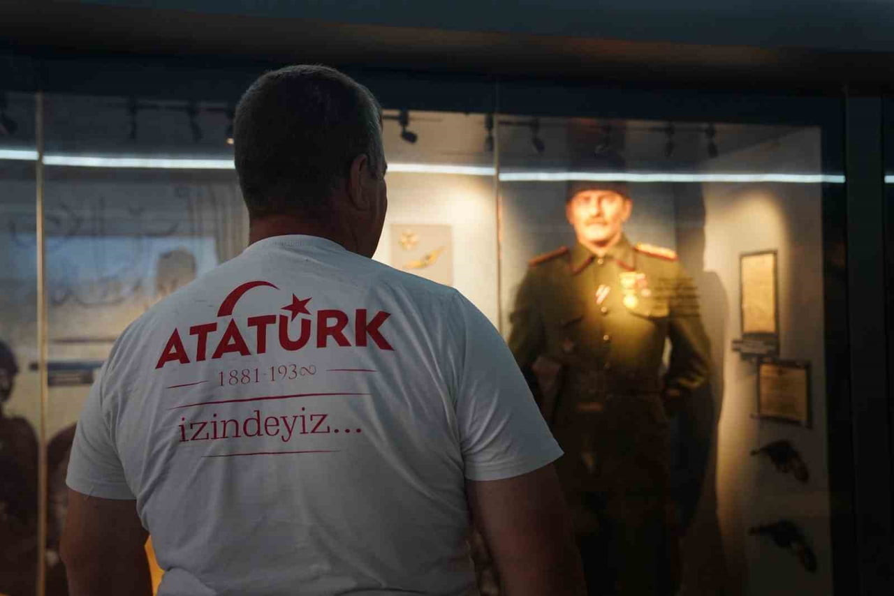 ÇANAKKALE SAVAŞLARI MOBİL MÜZESİ, BULGARİSTAN’IN RAZGRAD ŞEHİRİNDE ZİYARETÇİLERLE...