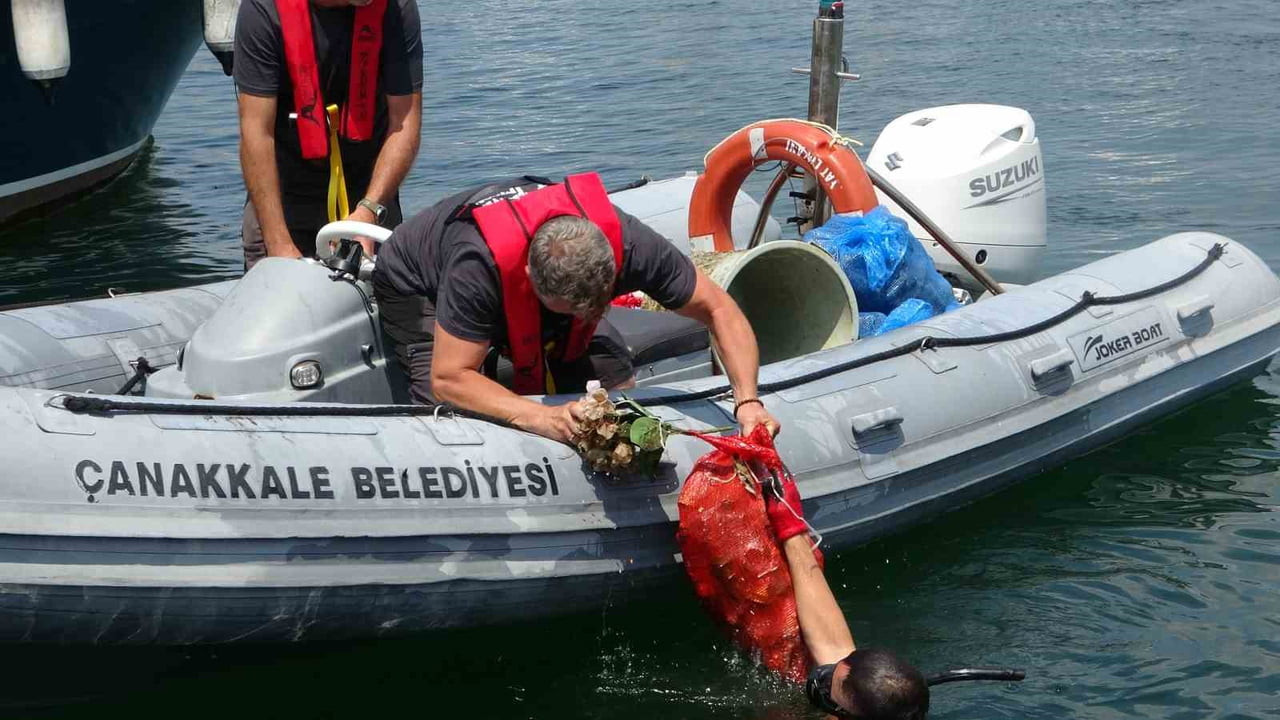 ÇANAKKALE YAT LİMANI’NDA ÇEVRE GÜNÜ ETKİNLİKLERİ KAPSAMINDA YÜZEY VE DİP TEMİZLİĞİ...