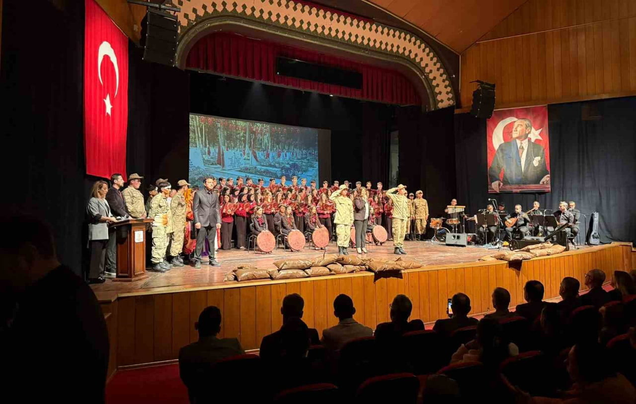 ÇANAKKALE ZAFERİNİN 111. YIL DÖNÜMÜ DOLAYISIYLA MERSİN’DE SAHNELENEN '111. YILDA 111 GENÇ YÜREKTEN...