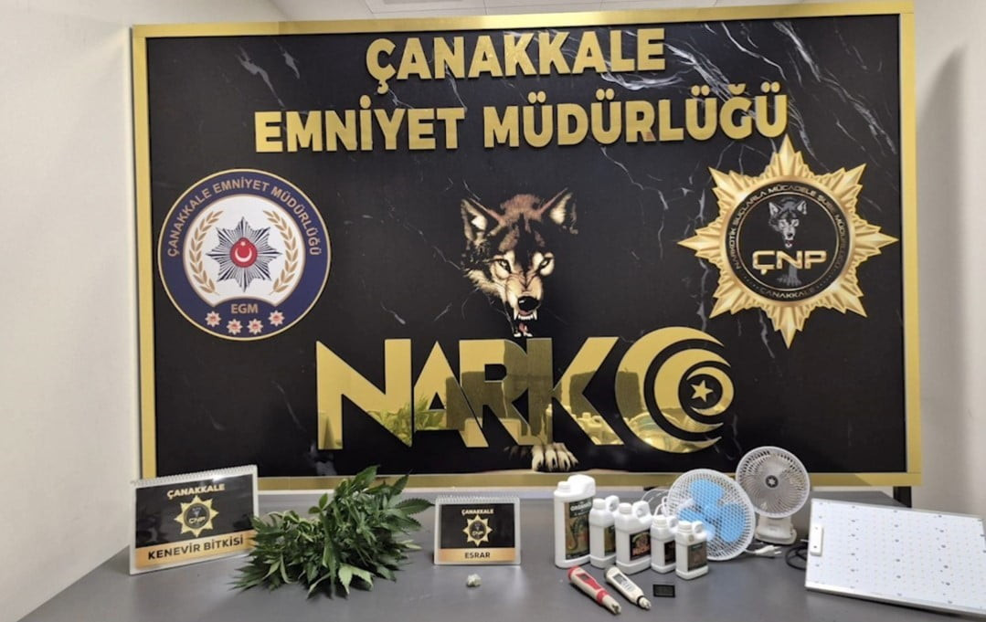 ÇANAKKALE'DE EMNİYET EKİPLERİNCE GERÇEKLEŞTİRİLEN HUZUR UYGULAMALARINDA FETÖ'DEN ARANAN 2 ŞÜPHELİ...
