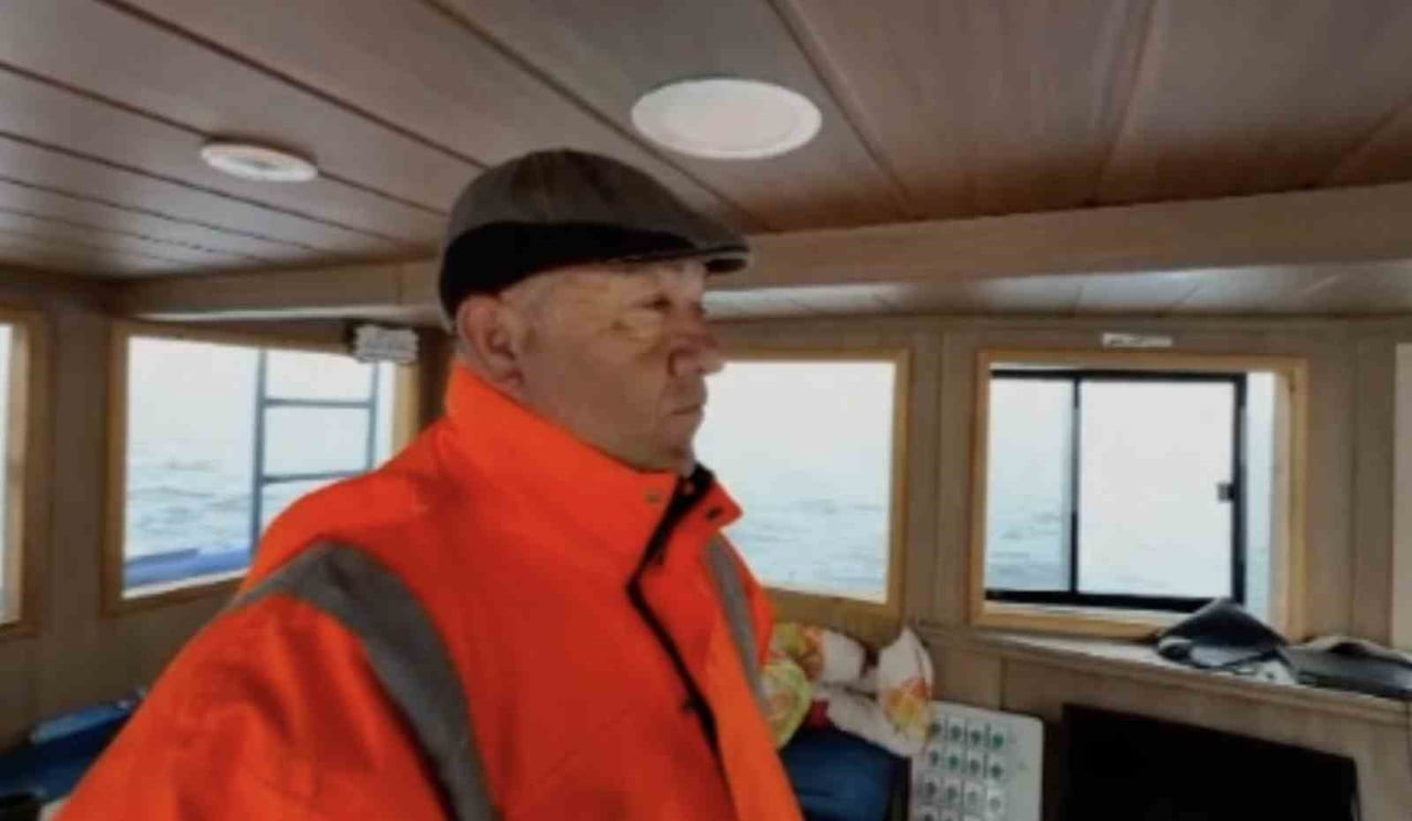 ÇANAKKALE'DE GÖKÇEADA İLE SEMADİREK ADASI ARASINDAKİ ULUSLARARASI KARASULARINDA AVLANAN BALIKÇI...