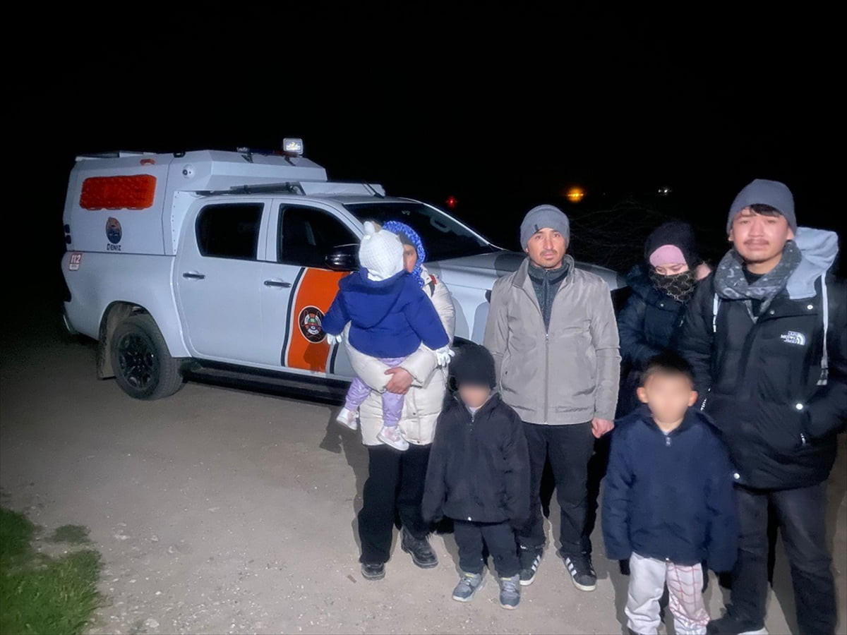 Çanakkale'de sahil güvenlik ekiplerince 7 düzensiz göçmen yakalandı.