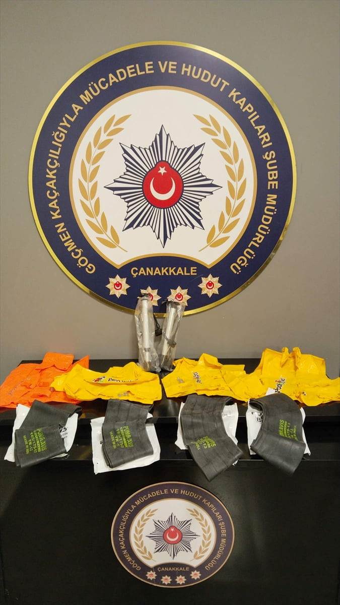 Çanakkale'de yasa dışı yollardan yurt dışına çıkmaya çalışan 23 düzensiz göçmen yakalandı...