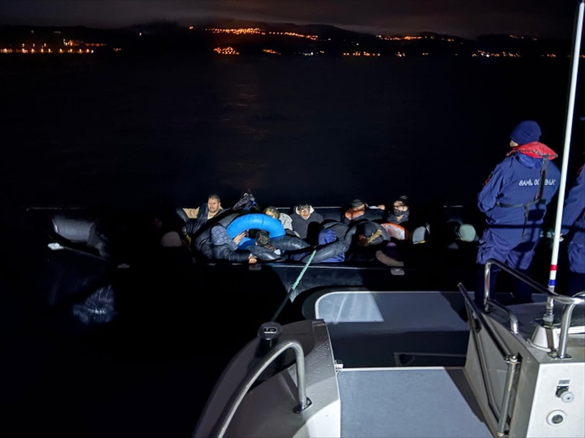 Çanakkale'nin Ayvacık ilçesinde 29 düzensiz göçmen yakalandı.