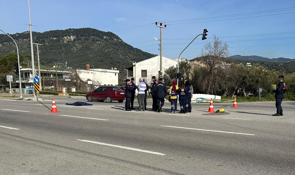 Çanakkale'nin Ayvacık ilçesinde otomobilin çarptığı kişi yaşamını yitirdi. İhbar üzerine olay...