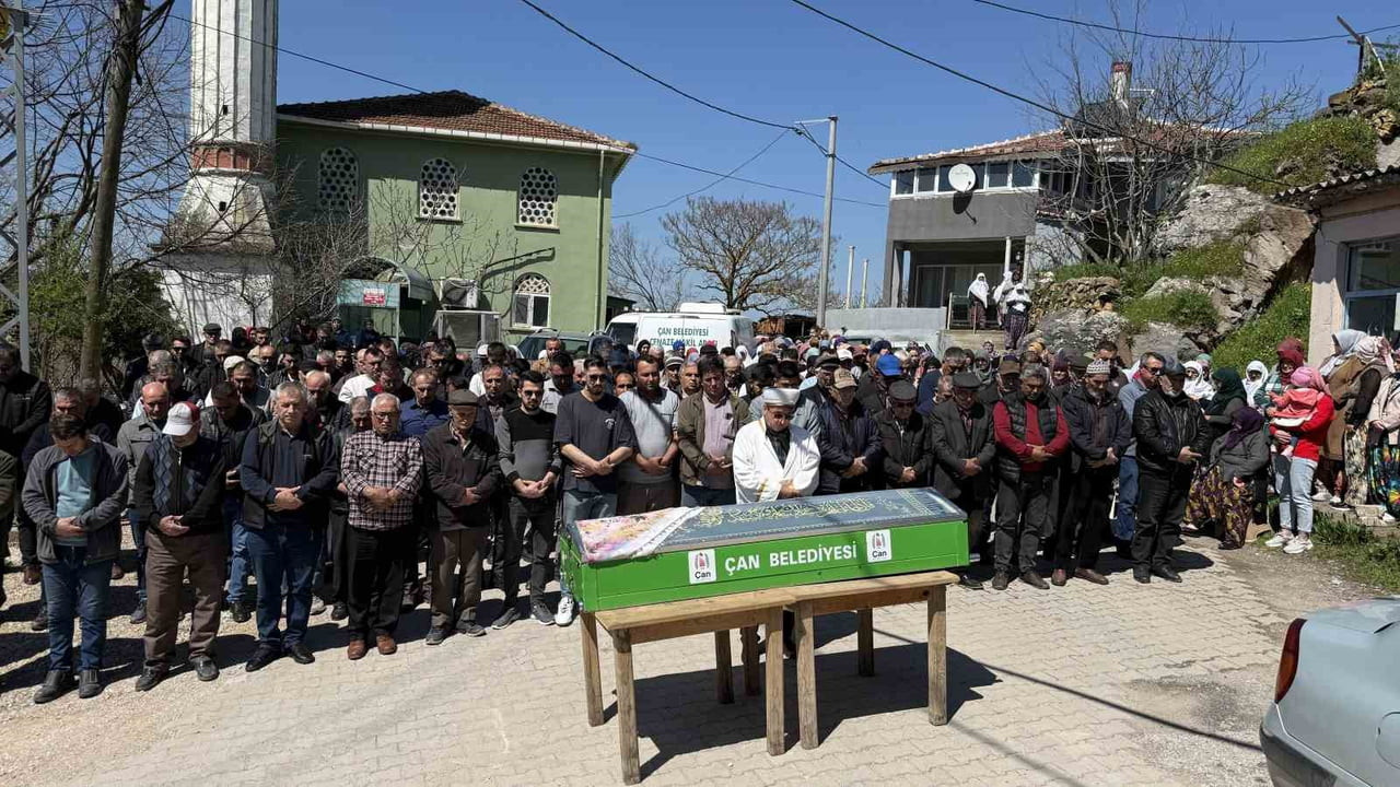 ÇANAKKALE'NİN BAYRAMİÇ İLÇESİNDE TARTIŞTIĞI EŞİ ŞEFİK S. (39) TARAFINDAN DÜN EVİNDE AV TÜFEĞİYLE...