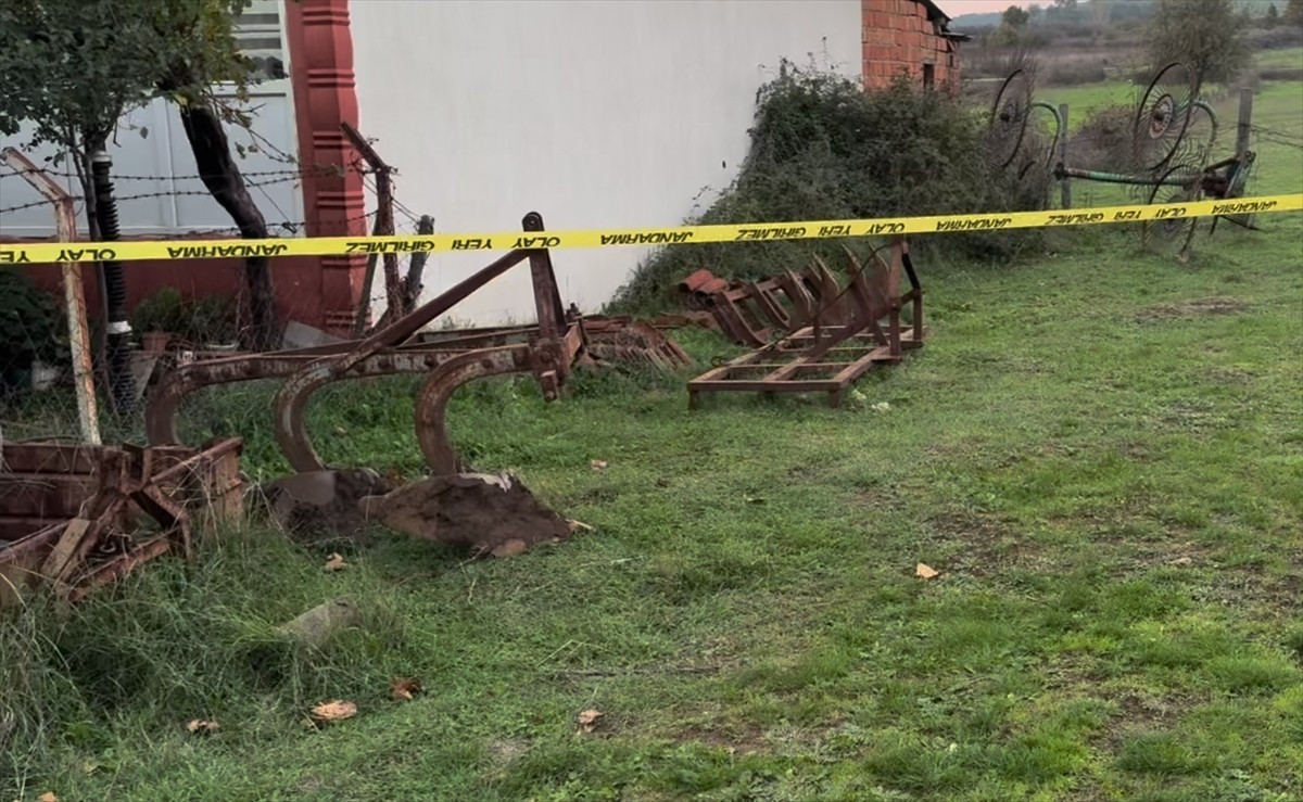 Çanakkale'nin Çan ilçesinde oyun oynadığı sırada devrilen sabanın altında kalan 8 yaşındaki çocuk...