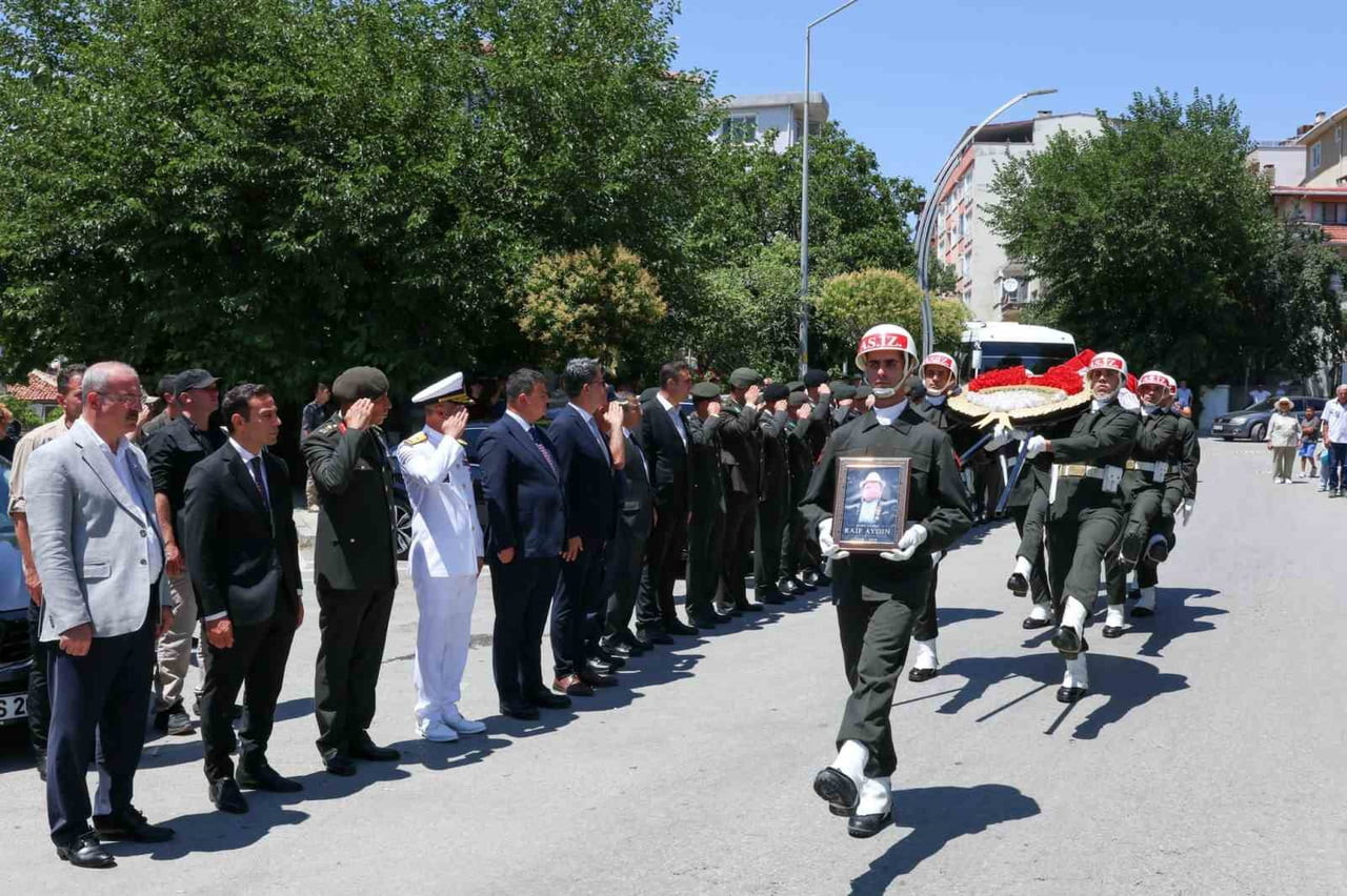 ÇANAKKALE'NİN GELİBOLU İLÇESİNDE VEFAT EDEN KORE GAZİSİ RAİF AYDIN SON YOLCULUĞUNA...
