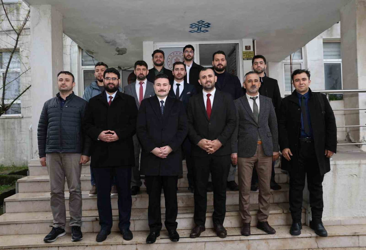 ÇANAKKALE'NİN GÖKÇEADA İLÇESİNDE KAYMAKAM OSMAN ACAR, İLÇE MÜFTÜLÜĞÜ PERSONELİ İLE BİR ARAYA...