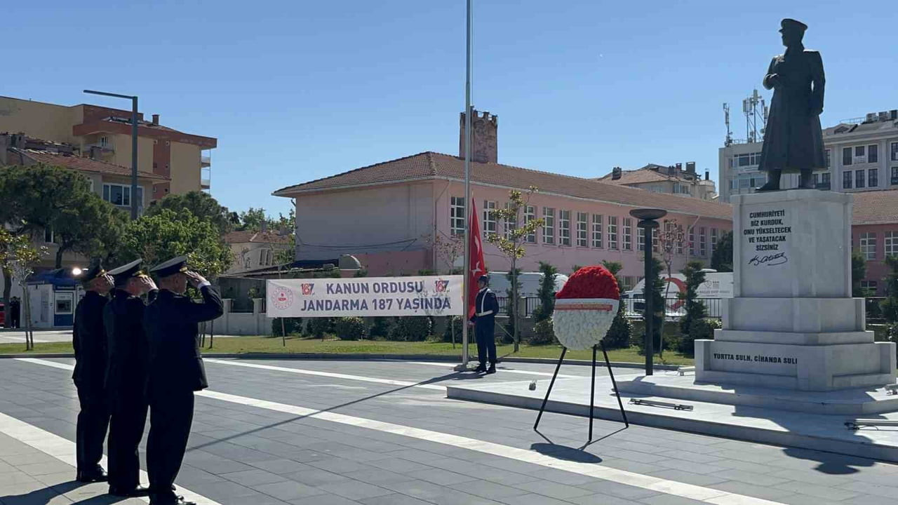 ÇANAKKALE’DE CUMHURİYET MEYDANI’NDA GERÇEKLEŞTİRİLEN TÖRENDE JANDARMA TEŞKİLATI’NIN 187’NCİ...
