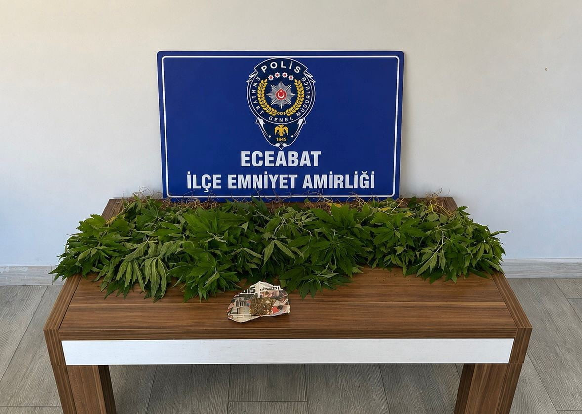 ÇANAKKALE’DE EMNİYET EKİPLERİNDE GERÇEKLEŞTİRİLEN HUZUR UYGULAMALARDA FARKLI SUÇLARDAN ARANMASI...