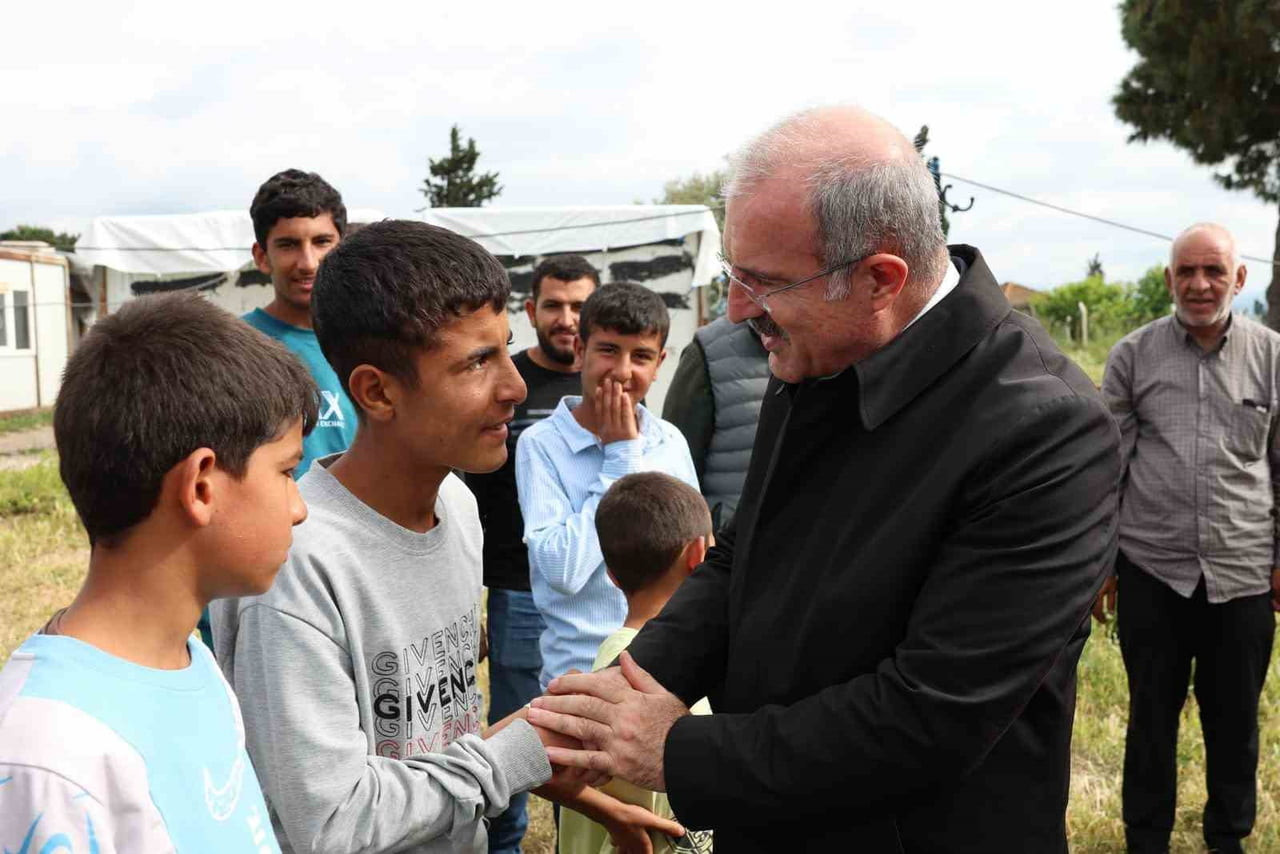 ÇANAKKALE’DE FARKLI ETKİNLİKLERLE KUTLANAN ÇİFTÇİLER GÜNÜNDE MEVSİMLİK İŞÇİLER...