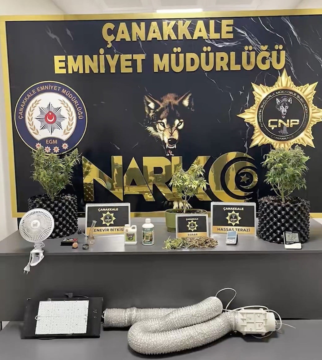 ÇANAKKALE’DE GERÇEKLEŞTİRİLEN UYUŞTURUCU OPERASYONUNDA 5 ŞÜPHELİ TUTUKLANIRKEN 1 ŞÜPHELİ HAKKINDA...