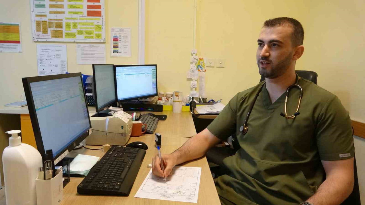 ÇANAKKALE’DE MESLEK HAYATINA TIBBİ LABORATUVAR TEKNİSYENLİĞİ İLE BAŞLAYAN YASİN KİRAZCI, ÇALIŞTIĞI...