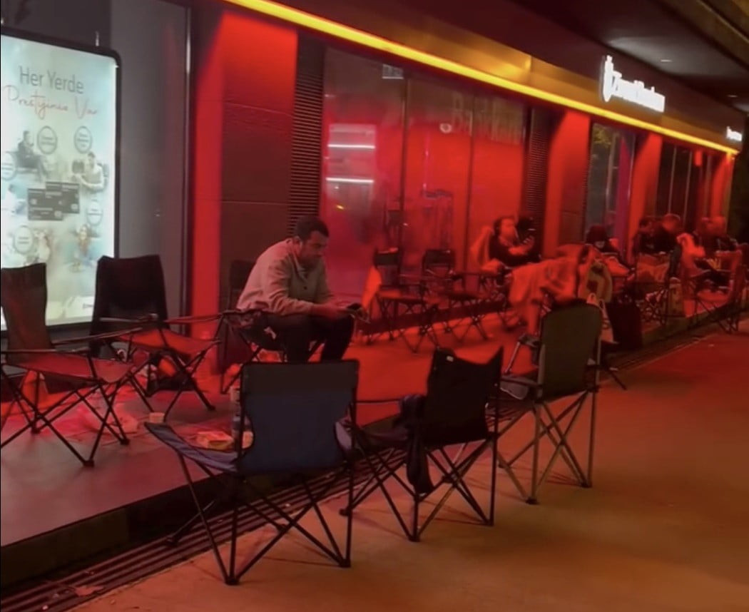 ÇANAKKALE’DE TOKİ’NİN 64 İLDE KURASIZ 20 BİN KONUT SATIŞI İÇİN EV SAHİBİ OLMAK İSTEYEN BAZI...