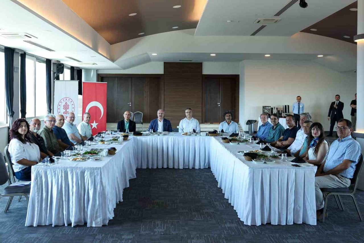 ÇANAKKALE’DE YÜRÜTÜLEN ARKEOLOJİK BİLİMSEL KAZILAR HAKKINDA DEĞERLENDİRME TOPLANTISI...